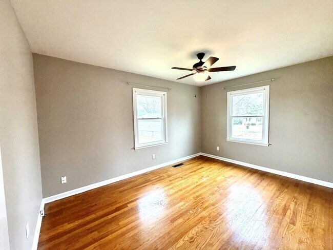 Building Photo - 3507 Velma Dr