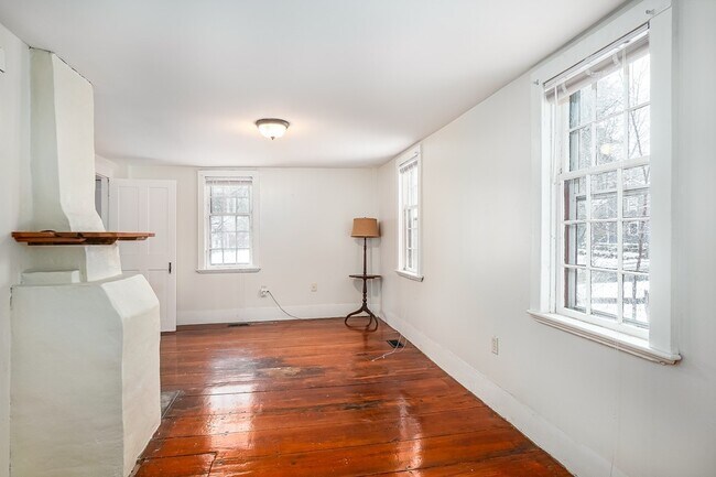 Building Photo - 25 Elm St