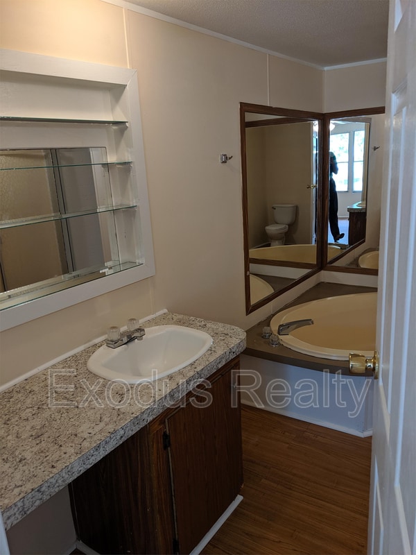 Building Photo - 220 Winding Ridge