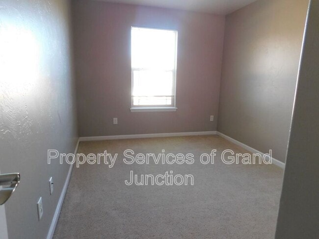 Building Photo - 2881 1/2 Cascade Avenue