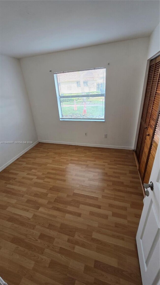 Building Photo - 871 NE 207th Ln