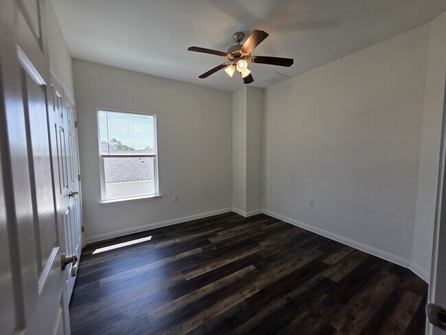 Building Photo - 3/2.5/2 Ready for Move in