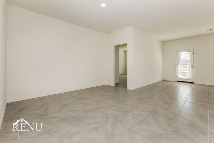 Building Photo - 35621 W San Capistrano Ave