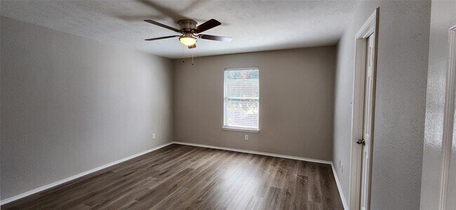 Building Photo - 18223 Thicket Grove Rd