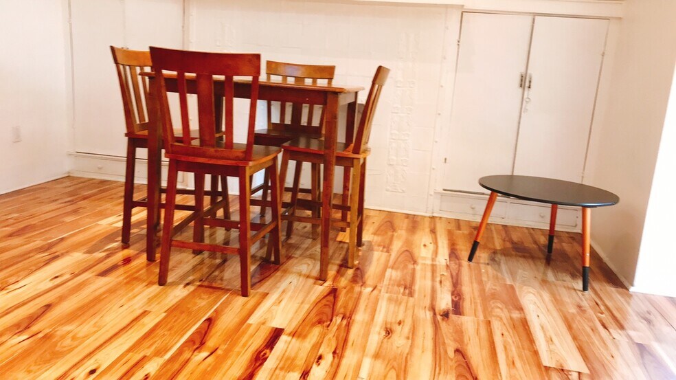 Building Photo - 5818 Hobart St