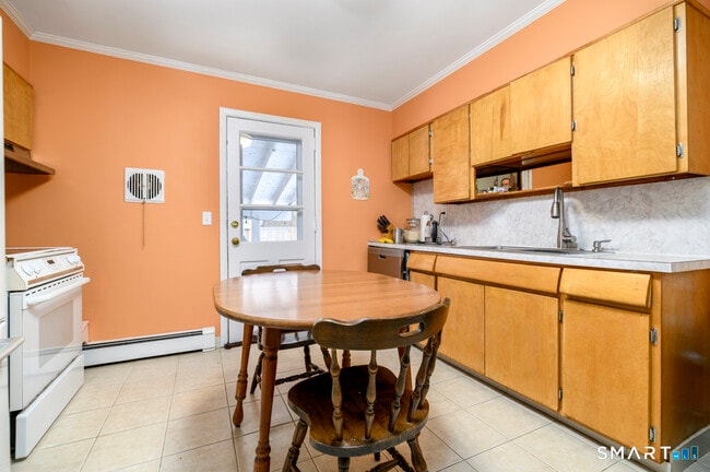 Building Photo - 63 Alpine St