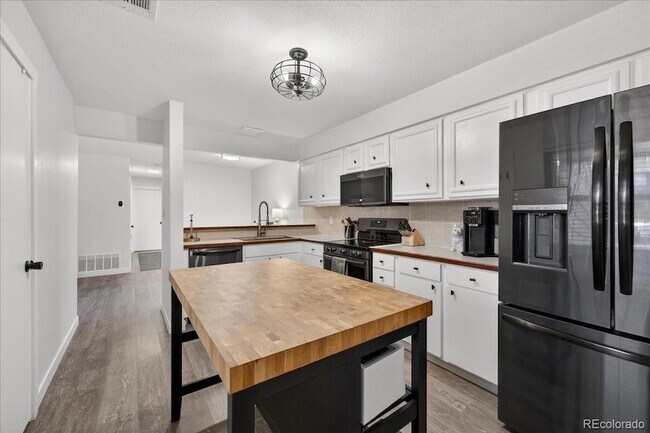 Building Photo - 7250 S Gaylord St