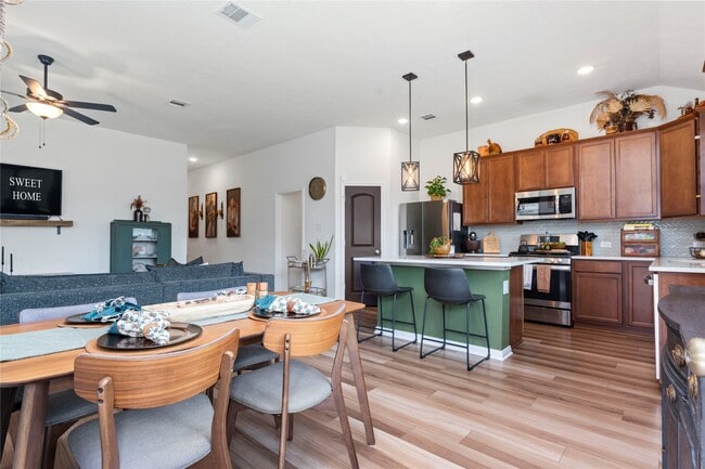 Building Photo - 3221 Climbing Gardens Ct