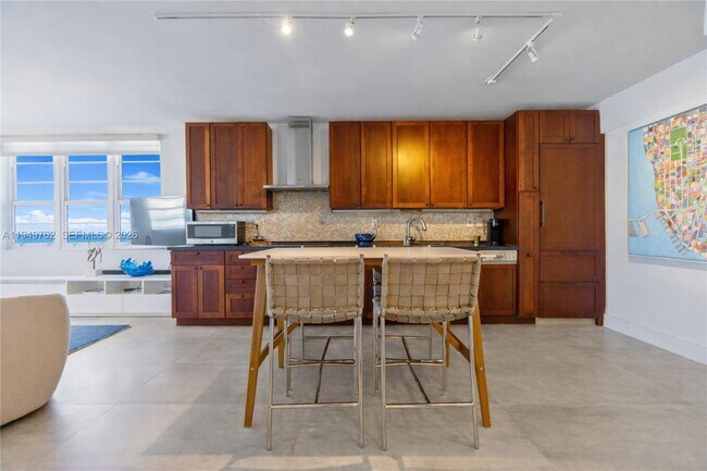 Building Photo - 100 Lincoln Rd