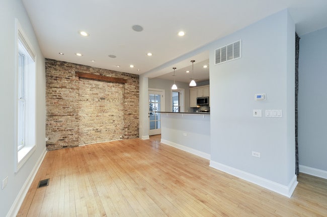 Living & Dining Room - 2500 N Francisco Ave