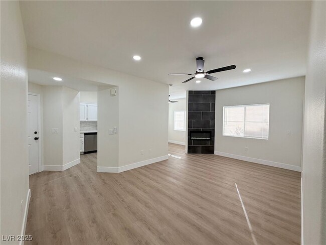 Building Photo - 2117 Echo Bay