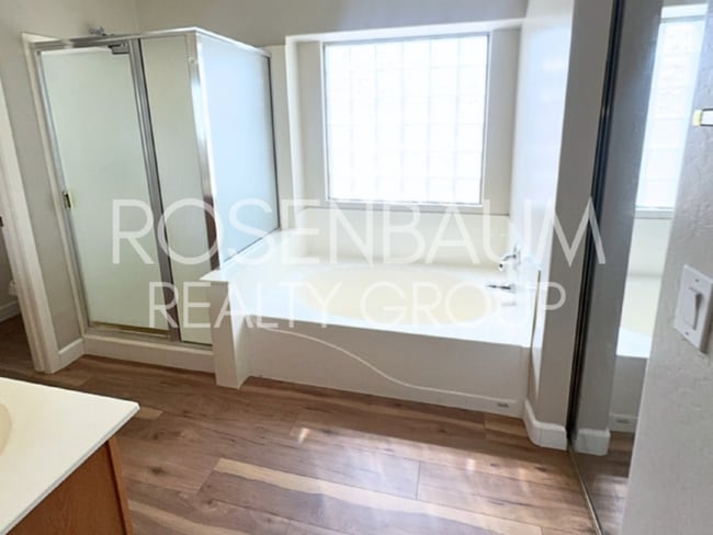 Building Photo - Gorgeous 5-bedrooms, 2.5-baths home in the...