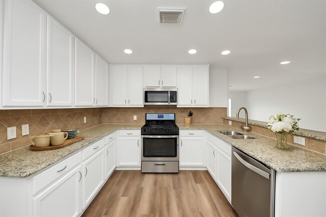 Building Photo - 2703 Edgewick Elm St