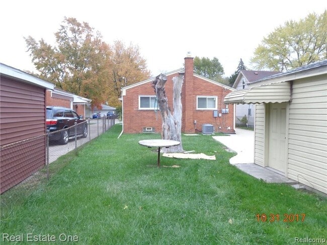 Building Photo - 5943 Whitefield St