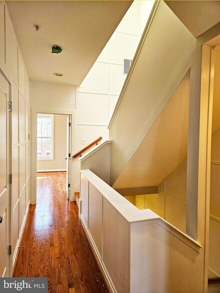 Building Photo - 12 S Regester St