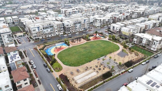 Building Photo - 262 Agustin Narvaez St