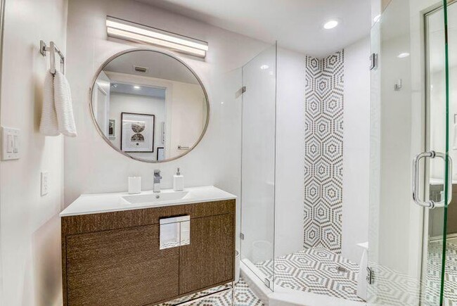 Building Photo - 570 Ocean Dr