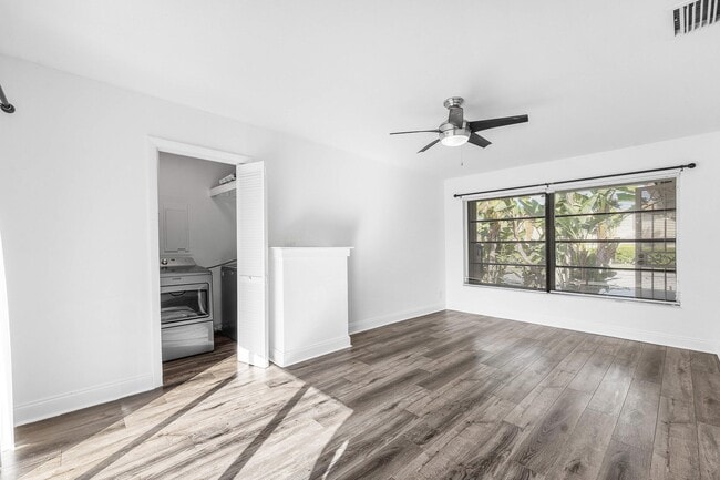 Building Photo - 500 NE 48th St