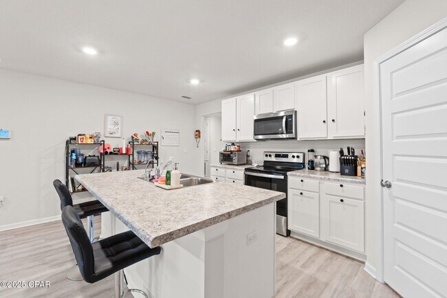 Building Photo - 6428 Slabinski Ln