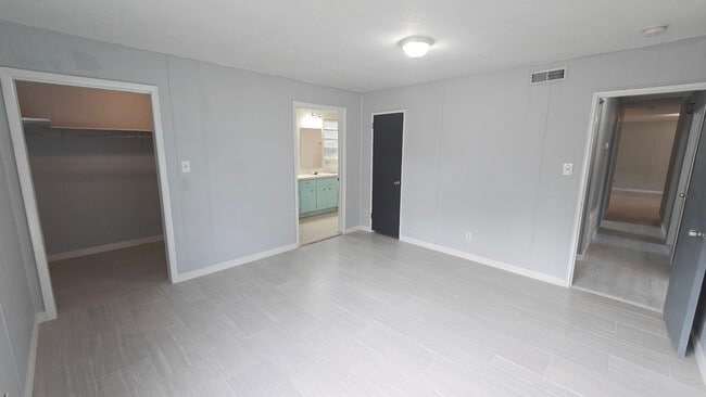 Building Photo - 1384 Aldrich St NE