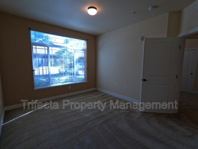 Building Photo - 2445 Windrow Dr