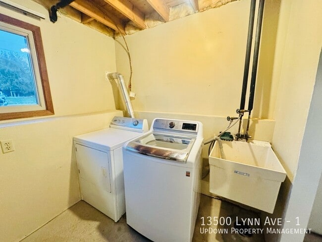 Building Photo - 13500 Lynn Ave