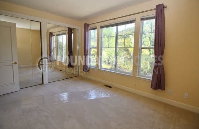 Building Photo - Architecturally Stunning Custom Estate wit...