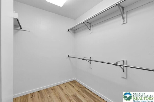 Building Photo - 5721 Crawford Dr