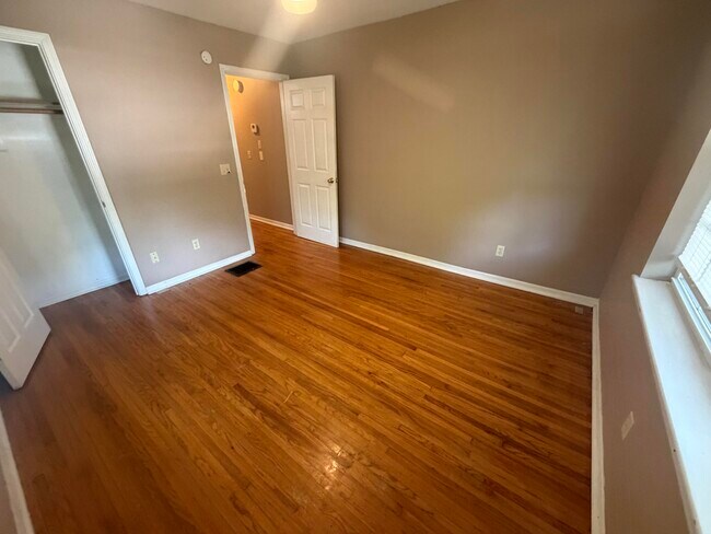 Building Photo - 207 Dorsey St
