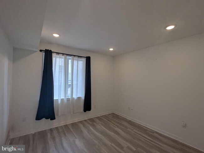 Building Photo - 1524 Ridge Ave