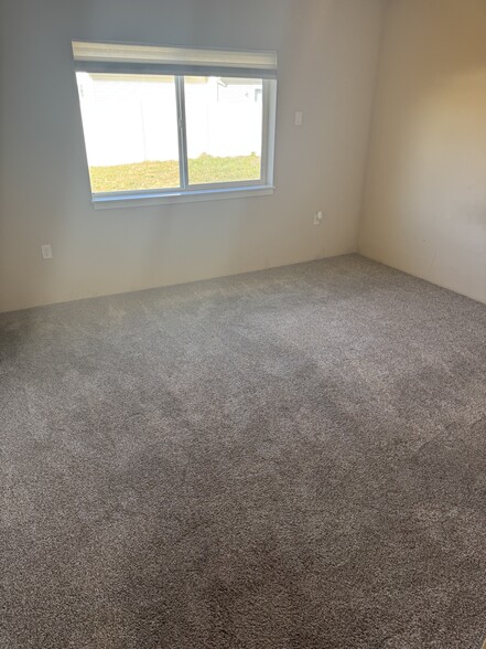 Building Photo - 5209 E Upriver Dr