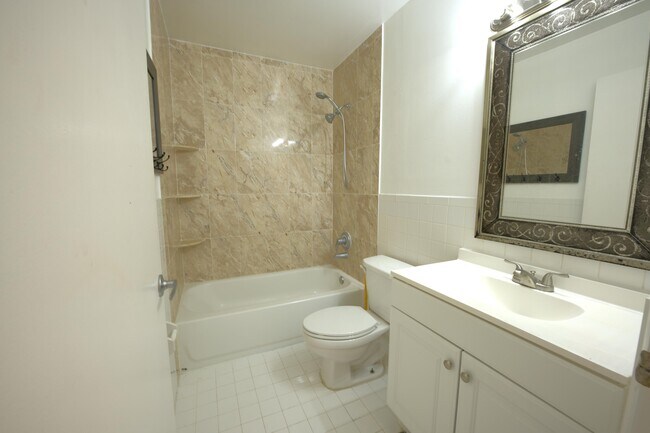 Building Photo - 1523 Meadows Cir