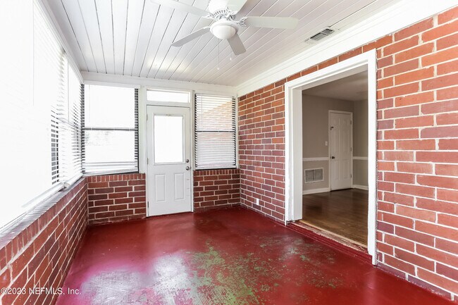 Building Photo - 6215 Pine Cove Ln