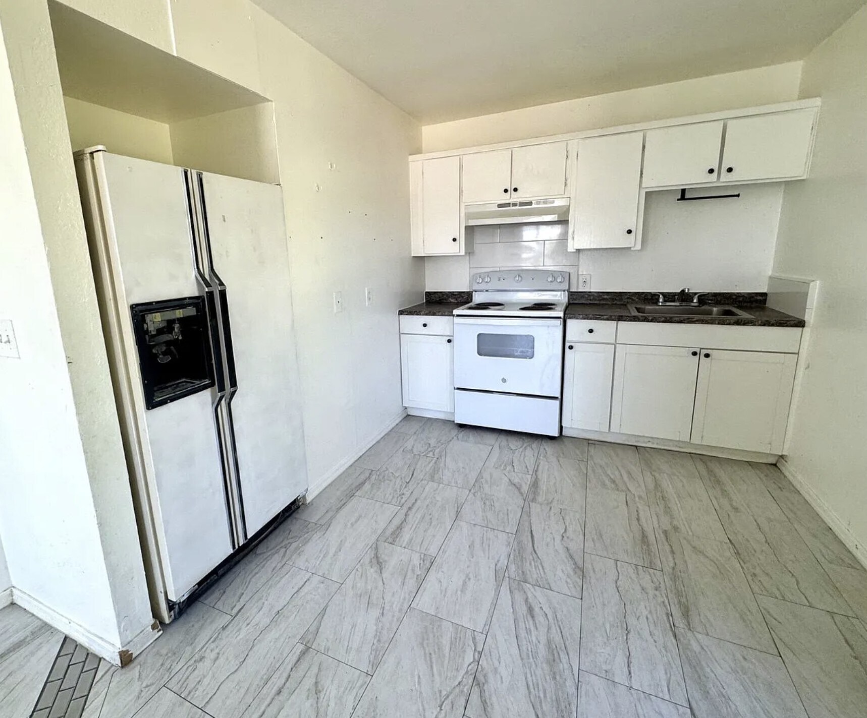 Building Photo - 2525 E Monroe St