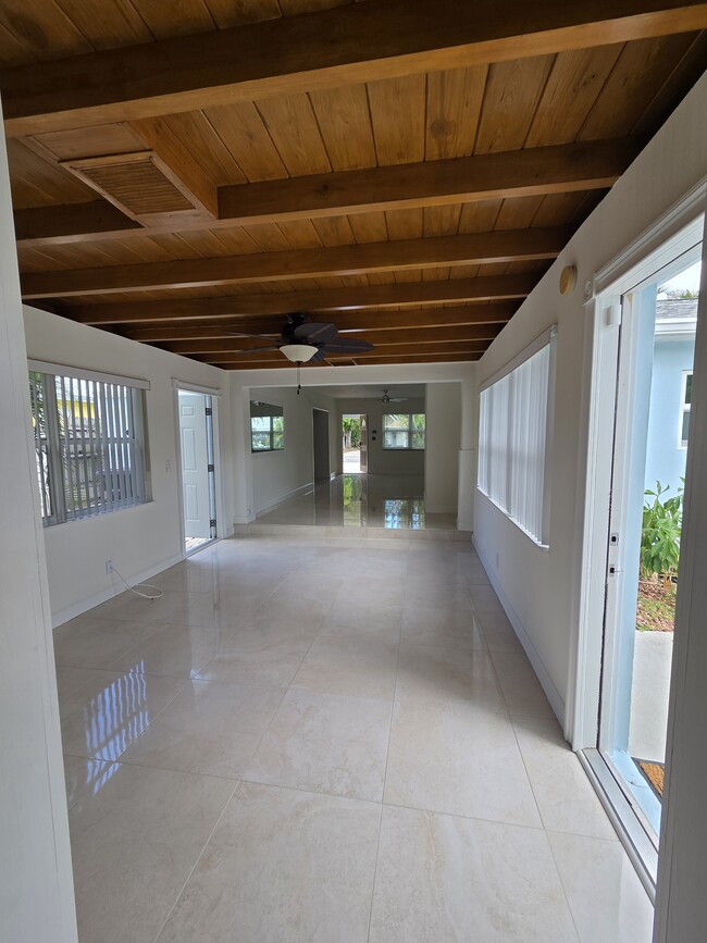 Building Photo - 1008 Macy St