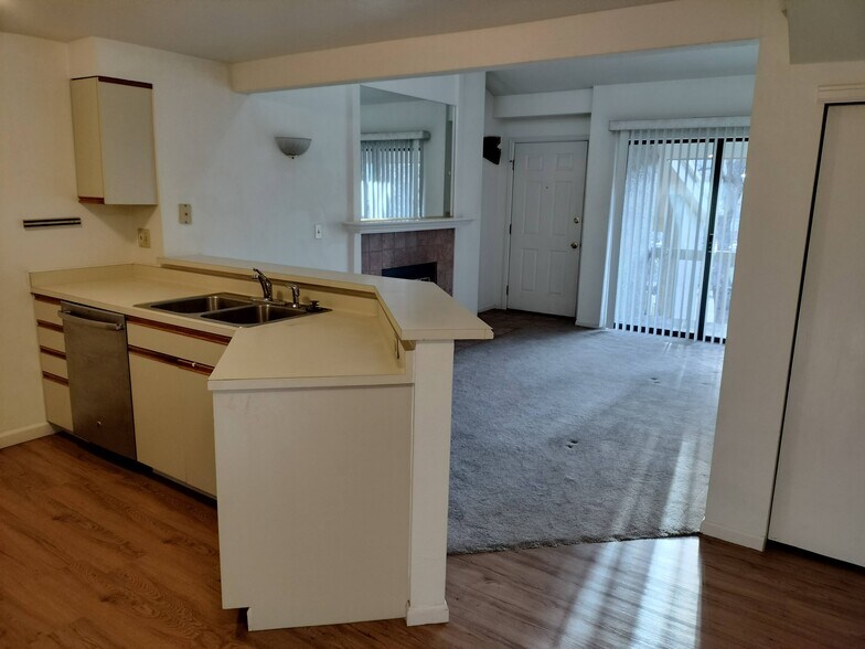 Building Photo - 20 S Boulder Cir