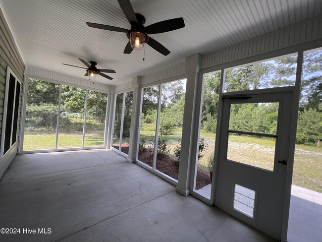 Building Photo - 123 Pine Needle Cir