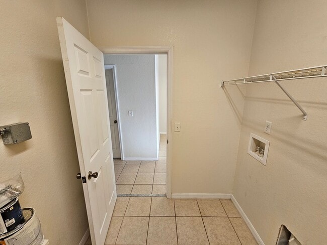 Building Photo - 2/2 ( Eagle Trace) Charming, updated townhome