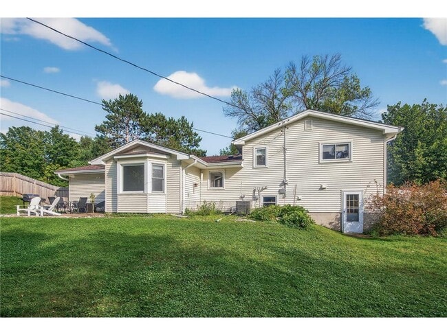 Building Photo - 16318 Temple Dr S