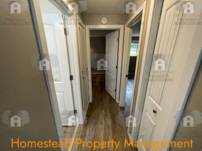 Building Photo - 661