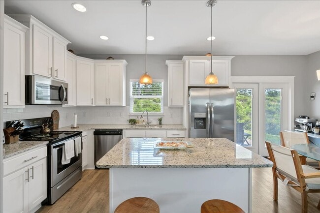 Building Photo - Stunning Tuscany Village Townhouse!