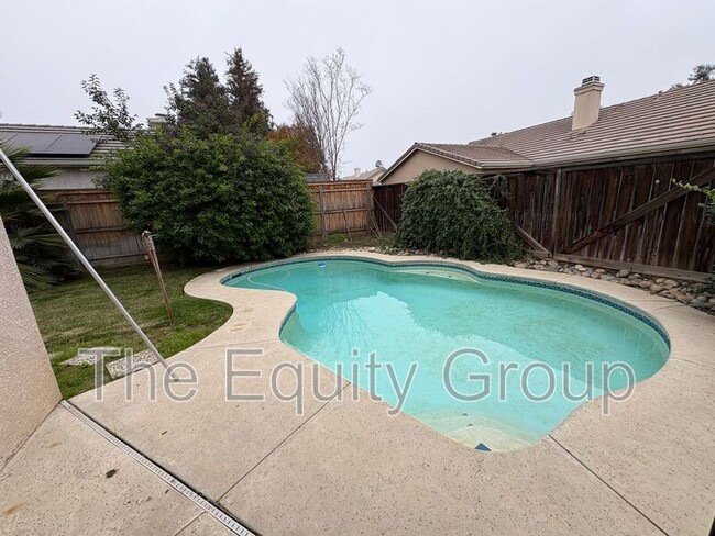 Building Photo - 2650 S Peppertree St