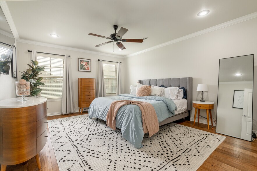 Building Photo - 212 Cowans St