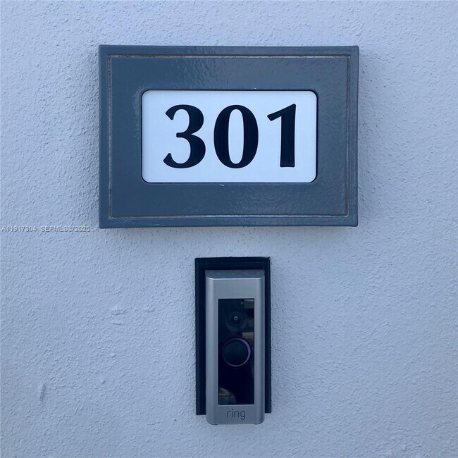 Building Photo - 6455 NW 103rd Pl