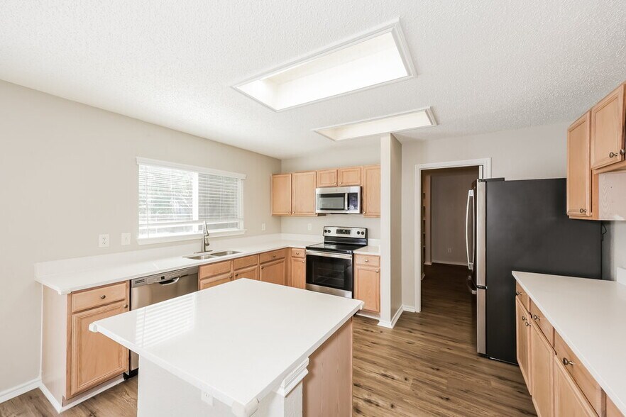 Building Photo - 10129 Chapel Glen Ter