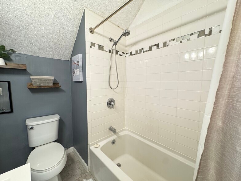 Building Photo - 23 Pond Lily Ave