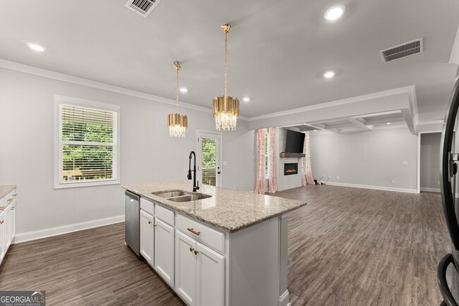 Building Photo - 4656 Silver Oak Dr SW