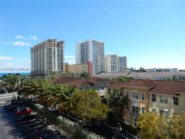 Building Photo - 2049 S Ocean Dr