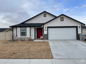 Building Photo - 660 SW Inby St
