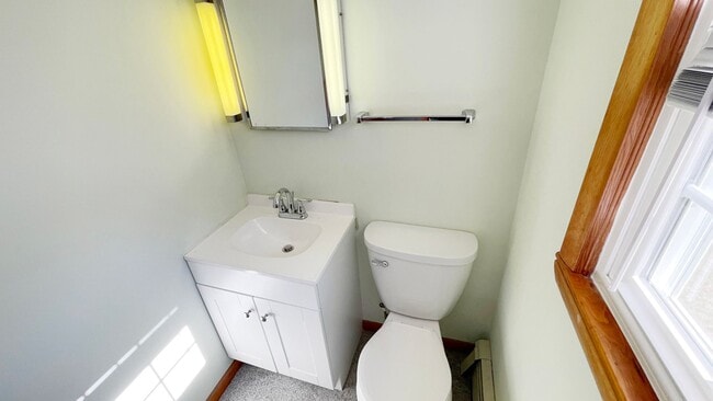 Building Photo - 3 BR House on a Lake 1.5 Baths